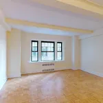 Rent 1 bedroom apartment of 707 m² in Manhattan