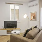 Rent 5 bedroom apartment of 50 m² in Barcelona