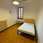 Rent 4 bedroom apartment of 95 m² in Milan