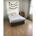 Rent 6 bedroom house in Wales