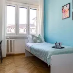 Rent 5 bedroom apartment in Milan