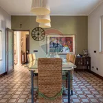 Rent 5 bedroom house of 585 m² in Varese