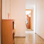 Rent a room of 90 m² in valencia