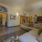 Rent 3 bedroom apartment in Genoa