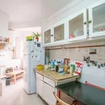 Rent a room of 100 m² in lisbon