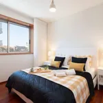 Rent 4 bedroom apartment in Porto