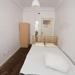 Rent a room of 100 m² in lisbon