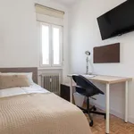 Rent a room of 140 m² in madrid