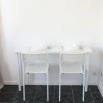 Rent a room of 89 m² in Lisbon