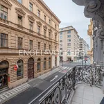 Pronajměte si 3 ložnic/e byt o rozloze 104 m² v Prague