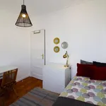 Rent a room of 200 m² in Lisbon