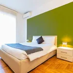 Rent 6 bedroom apartment of 140 m² in Milan