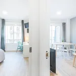 Rent 4 bedroom apartment of 90 m² in Barcelona