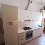 Rent 4 bedroom apartment of 60 m² in Adria