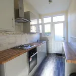 Rent 3 bedroom flat in East Midlands