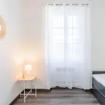 Rent 6 bedroom apartment of 100 m² in Marseille