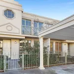 Rent 3 bedroom apartment in Caulfield North