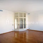 Rent 5 bedroom apartment of 200 m² in Milan