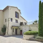  maison avec 7 chambre(s) en location à Mougins