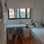 Rent a room of 98 m² in valencia