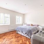 Rent 4 bedroom flat in South East England