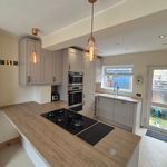 Rent 3 bedroom flat in Wales