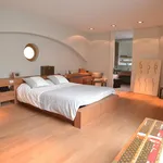 Maison de 450 m² avec 4 chambre(s) en location à Ukkel