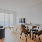 Appartement de 570 m² avec 1 chambre(s) en location à Paris