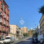 Affitto 2 camera appartamento di 119 m² in Napoli