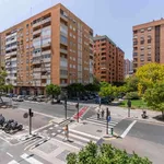 Rent a room of 97 m² in valencia