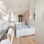 Rent 5 bedroom apartment in Milan