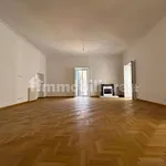 Rent 5 bedroom apartment of 355 m² in Naples