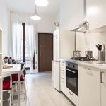 Rent a room of 97 m² in Milan