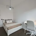 Rent a room of 300 m² in Lisboa