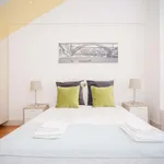 Rent 7 bedroom apartment of 115 m² in Porto