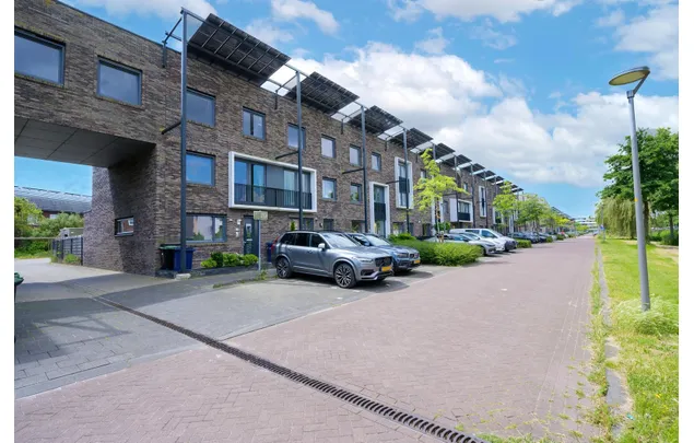 Huur 4 slaapkamer huis van 188 m² in Almere