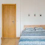 Rent a room of 100 m² in lisbon