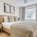 Rent 2 bedroom flat of 65 m² in london