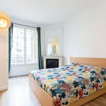 Appartement de 550 m² avec 1 chambre(s) en location à Paris