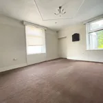 Rent 3 bedroom flat in Bradford