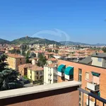 Affitto 4 camera appartamento di 97 m² in Bologna