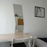 Rent a room of 100 m² in lisbon