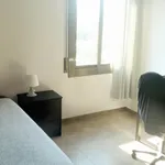 Rent 4 bedroom apartment in Barcelona