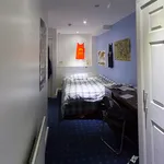 Rent 3 bedroom flat in Leeds