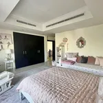 Rent 5 bedroom house of 599 m² in Dubai