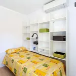 Rent a room of 90 m² in valencia