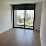 Rent 1 bedroom apartment of 525 m² in Porto