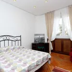 Rent a room of 270 m² in madrid