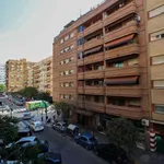 Rent a room of 100 m² in valencia