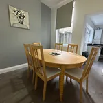 Elegant 4Bed House - FREE Parking (Has an Apartment)